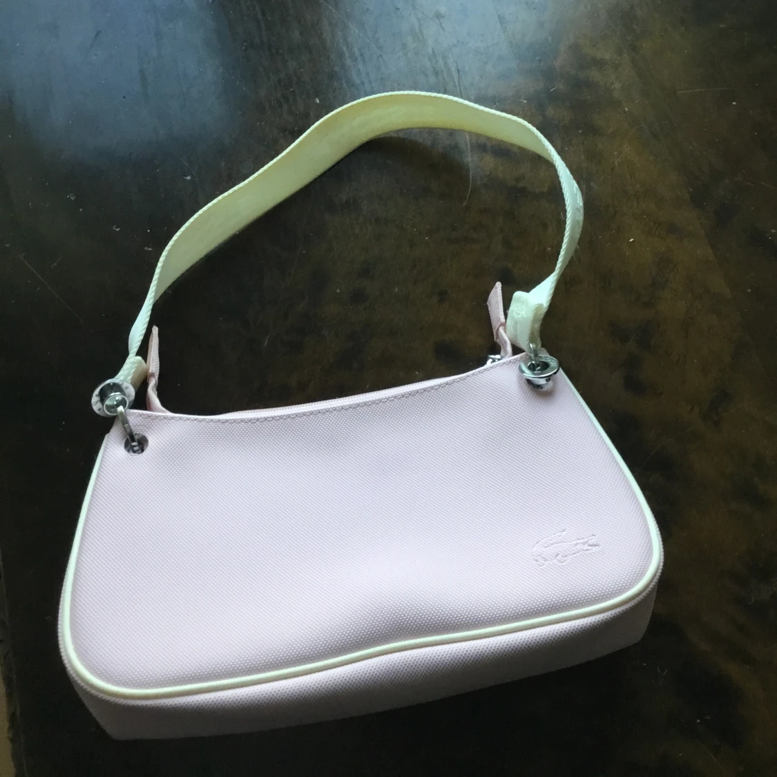 Åkta locust banquet väska 