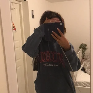 Skänker Hoodies💕 - Skänker just nu massa hoodies. De skänkes då de inte kommer till användning MEN är i gott skicks :) om många vill ha samma påbörjas de möjligtvis budgivning.