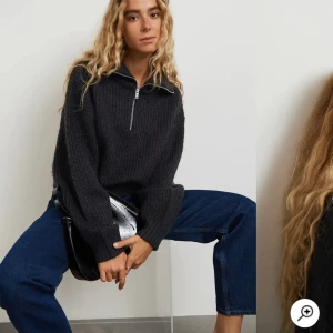 Svart Stickad tröja från Gina - Så fin stickad tröja från Ginatricot! Köpte för 400 kr! Säljer för att det inte finns användning för den längre!