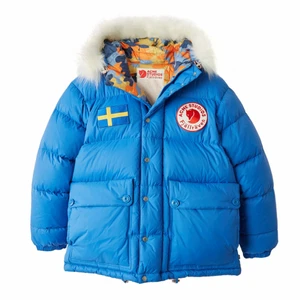 Acne fjällräven - Intressekoll!Slutsåld acne x fjällräven jacka i storlek xs men sitter som en M. Snyggaste jackan ever. Köpt för 11 000