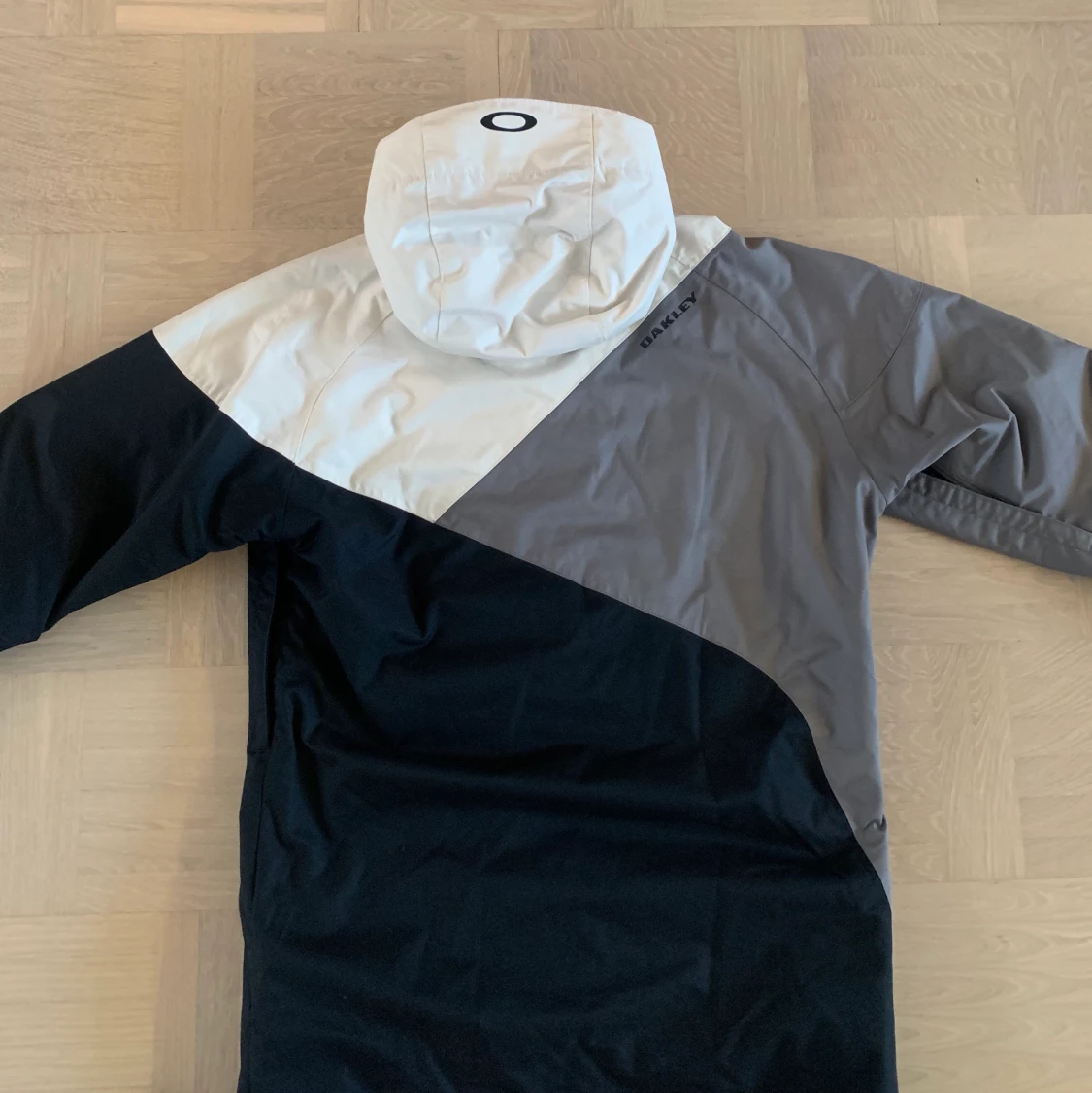  Oakley jacka  - 90