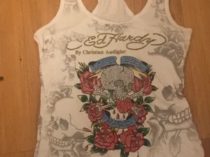 Ed Hardy linne🙏🙏 - Ett supersnyggt Ed Hardy linne som jag har köpt här på plick. Skulle säga att den passar S/M och den är ganska stretching. Säljer för att den inte kommer till användning🤝