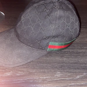 Gucci keps  - Den är använd skick 7/10                                                               Pris kan diskuteras 