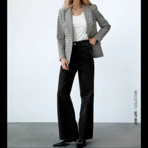 Zara Hi-Rise Wide Leg - Zaras hi-Rise wide leg jeans, i storlek 34 och är helt oanvända💞