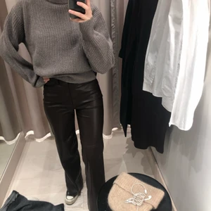 Svinsnygga mörkbruna skinnbyxor - Jättefina skinbyxor strl 34