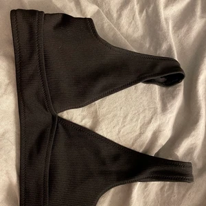 Bikini top - Superfin bikini top som bara är använd 1 ggn då den va för liten, är i storlek M men skulle säga att den passar mer S