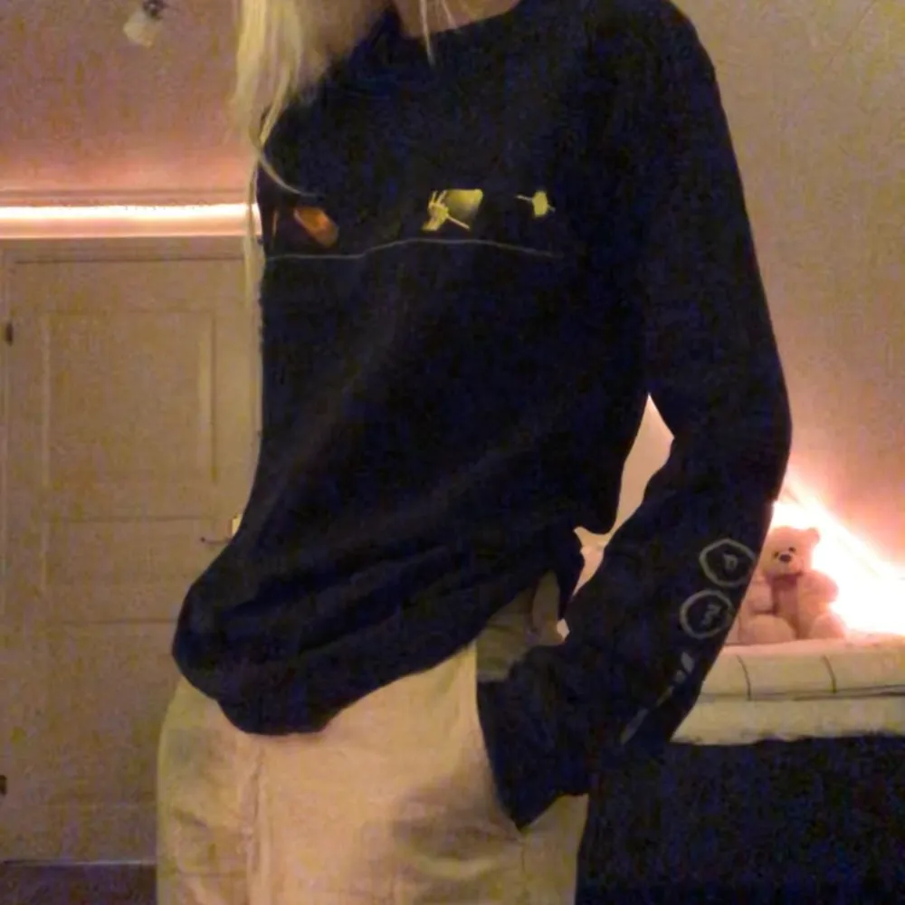 Långärmad tröja köpt på Post Malones konsert i Stockholm 2019 ♥️ Storlek S Unisex, helt oanvänd :) Kan mötas upp is Stockholms området eller frakta ♥️. T-paidat.