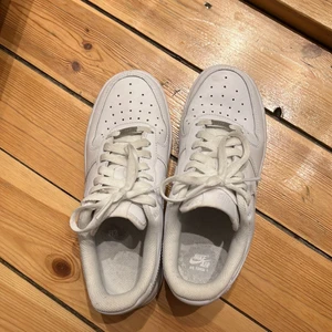 Air force  - Säljer air force i 37,5! Skorna har inte hunnit forma sig till min fot än så de e i bra skick 