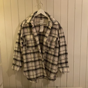 H&M Jacka (Helt ny!) - H&M Jacka i storlek M. Helt ny & oanvänd. Nypris: 400 kr 