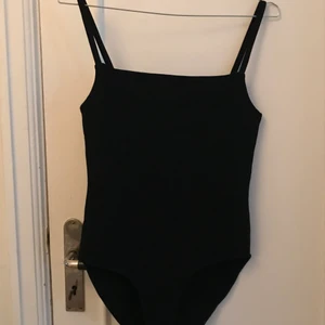 Toteme body med tags - Oanvänd totemebody säljes 