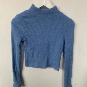 Stickad polotröja  - Använts fåtal gånger 