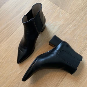 Unisa läderstövlar  - Storlek 39. Äkta läder. Bekväma och ’mjuk’ sula. Frakt blir 66 eller 99kr