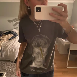 Tröja från Urban outfitters   - Säljer denna coola tröja😋😋😋så snygg och använd ca 2 gånger så skön!!! Köptes för 450kr, köp direkt 300kr