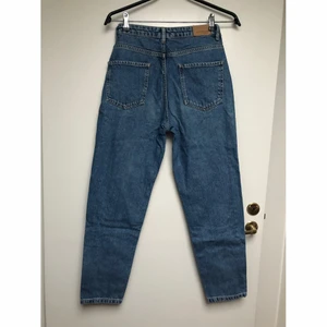 gina tricot jeans - mom jeans sååå söta från gina. fint skick! 