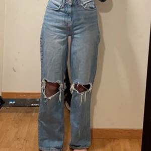 Wide leg jeans!  - Jättefina wide leg jeans!! Säljer dem då det inte är min stil längre, är i fint skick och super fina på :) priset kan diskuteras och sänkas :))
