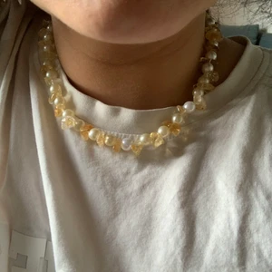 kristaller och pärlor - ett fint oanvänt pärlhalsband med solblekta ametister. jätte fint halsband💋