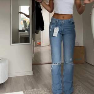 (Lånade bilder) säljer mina jeans ifrån zara superbra skick långa på mig som är 170cm