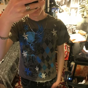 T-Shirt  - Huuur draingang som helst Bladee har redan budat flera lax men släpper den för 200 på plick istället 💯 ganska liten typ som en S/M