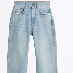 90s high waist jeans - 90s jeans från ginatricot, använda fåtal gånger och storlek 34, super snygga men kommer tyvärr inte till användning. Nypris:599kr