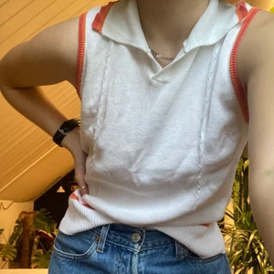 Polo väst - Skitsnygg poloväst som tyvärr inte kommit till användning. Priset går alltid att diskutera, så ge ett eget bud!