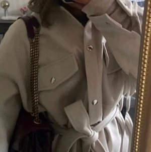 Kappa med bälte - Jätte fin jacka, använd en gång. Passar från Xs- S-M