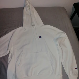 CHAMPION REVERSE WEAVE - Champion Reverse weave, importerad från USA. Strl M. Går inte att köpa i Sverige och är dyrare än vanliga champion. 