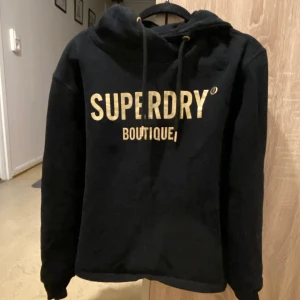 Superdy hoodie - Väldigt mysig o bekväm. Använd extremt få gånger.