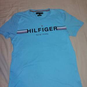 Tommy Hilfiger t-shirt i strl M. Ekologisk bomull. Fint skick. 