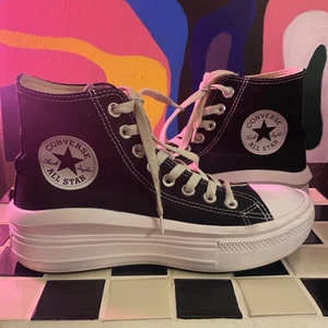 CONVERSE- Chuck Taylor Move strl 37 - Chuck Taylor Move Converse skor i storlek 37, använda under en kort tid över sommaren. Supersköna och snygga skor!  Köparen står själv för frakten!