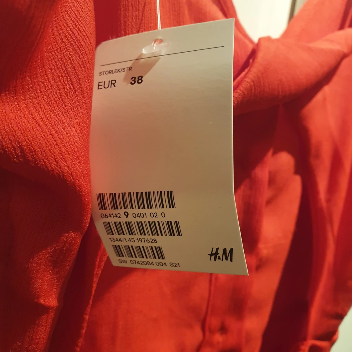 Fin röd jumpsuit i stl 38 