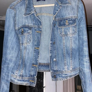 Jeansjacka - Jeansjacka ifrån nelly