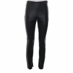 Zara skinn imitation byxor - Säljer dessa byxor. Bilden är från Google då jag inte har en bild när jag har på mig dom. Kan skicka bättre bild om de så önskas. Använda kanske 3/4 men är i väldigt bra skick. Pris kan diskuteras 💕