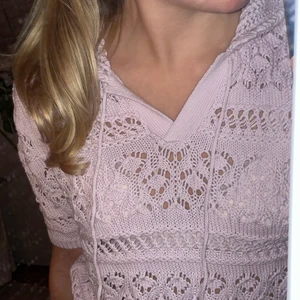 Ljus rosa stickad tröja - Ljus rosa stickad tröja från Zara💞 något genomskinlig, mycket gott skick! 