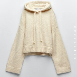 stickad hoodie! - säljer denhär stickade hoodie från zara storlek xs-s! Aldrig använd och har lappen kvar, nypris 399 säljer för 200kr+frakt! (om fler intresserade får man lägga bud privat)skriv vid fler frågor eller bilder!