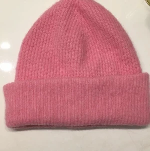 Rosa ullig mössa💓💓😍 - Rosa ullig mössa, Inte helt ny men inte smutsig💓☺️