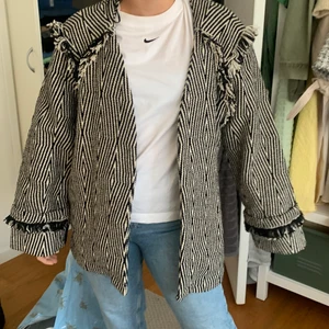 Jacka  - Super fin jacka ifrån hm i storlek M, aldrig använd!! 