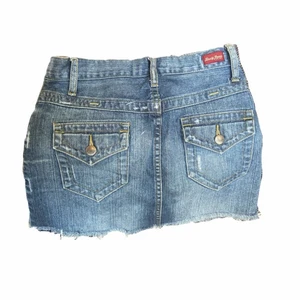 jeanskjol y2k - Söt&gullig jeanskjol med snygga fickor från Brody jeans. Aldrig använt och superbra skick!! 