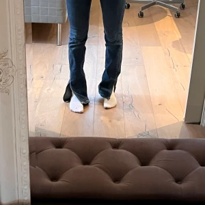 Jeans från zara - Bra skick jeans, använda men ej slitna. Passar på mig som är 169 