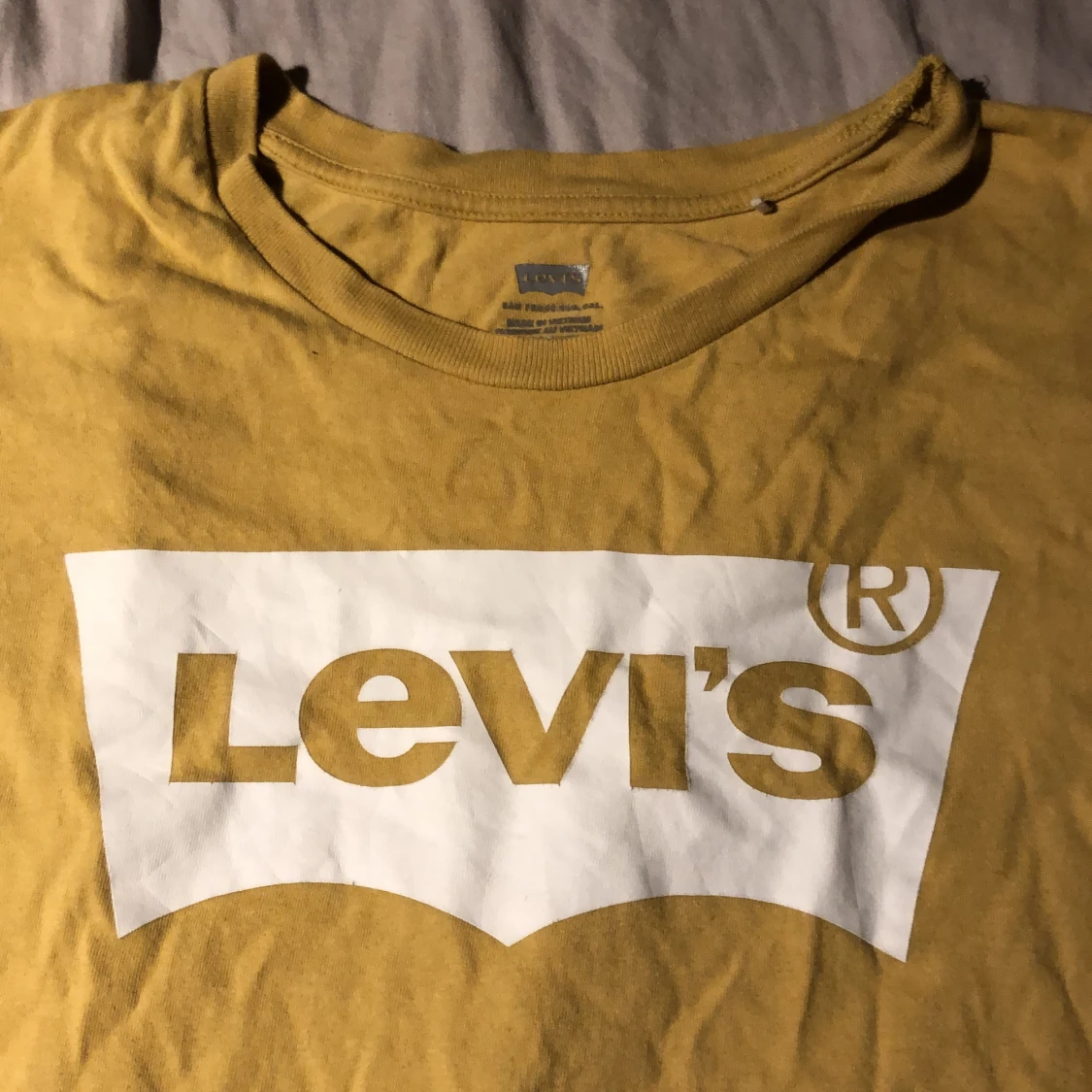 Gul Levis t-shirt - 90