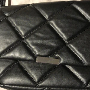 Svart väska - Säljer för att den inte kommer till användning, bra skick