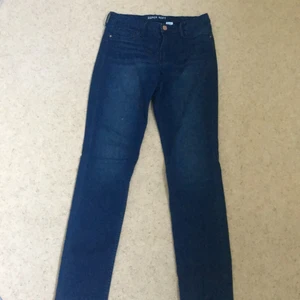 Blåa skinny jeans  - Blåa super fina skinny jeans, använt 1 gång. Passar mig som är 164 