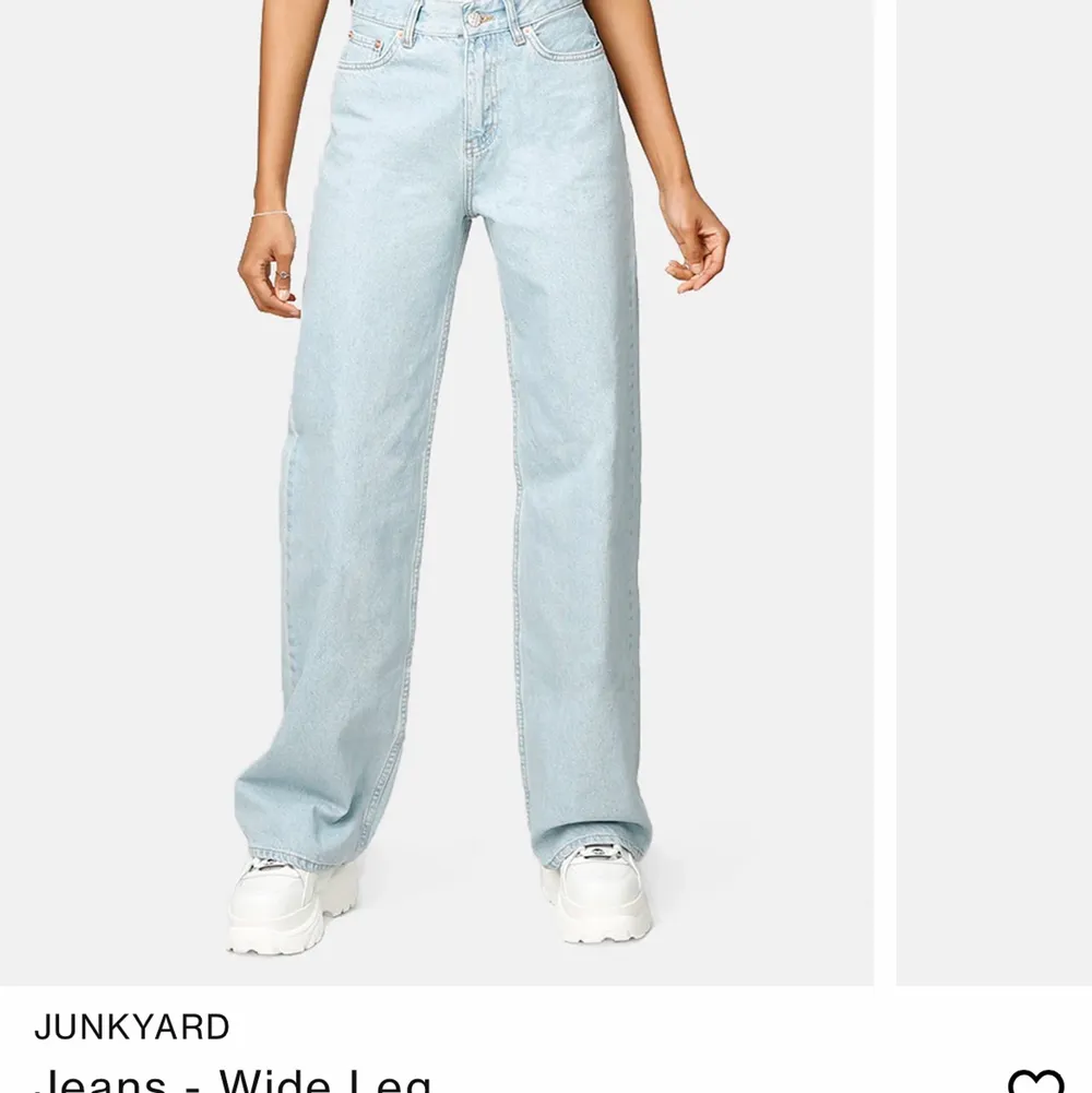 Säljer mina junkyard jeans, dem är lite slitna ner till vid fötterna men annars bra, dem är vida och höga i midjan. Storlek 26. Jeans & Byxor.