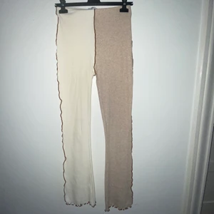 Byxor - Ascoola ribbade byxor från bershka! Stretchiga så passar både XS/S/M! Kan tas till Lund, Karlshamn och Karlskrona!!