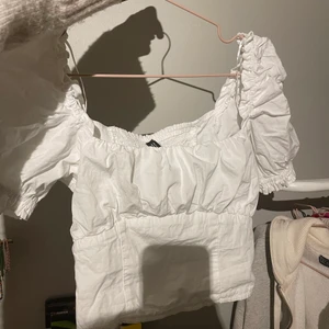 Topp - Fyrkantig vittopp. Oanvänd 