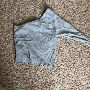 One shoulder topp - Storlek m 40kr💕