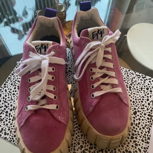 Rosa eytys  - Super fina eytys i stl 37! I super bra skick!