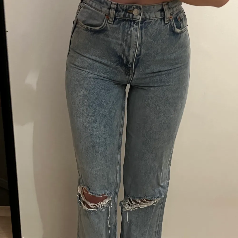 Jeans från zara använda Max 4 gånger perfekta i längden på mig som är 172,. Jeans & Byxor.
