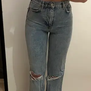 Jeans från zara använda Max 4 gånger perfekta i längden på mig som är 172,