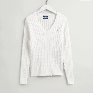 V-ringad tröja - Jag köpte den på Gants hemsida för ungefär 3 månader sen och har bara använt den ett fåtal gånger. Jag säljer den eftersom att jag inte har fått någon användning av den. Nypriset är 1299kr! Priset går att diskutera💝