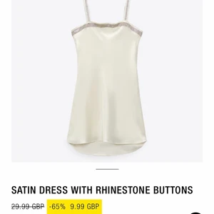 Silkes slip klänning  - Funderar på att sälja den här fina klänningen från zara som är helt slut i lager, den är aldrig använd och prislappen sitter kvar. Bud startad på 300kr💞💞💞